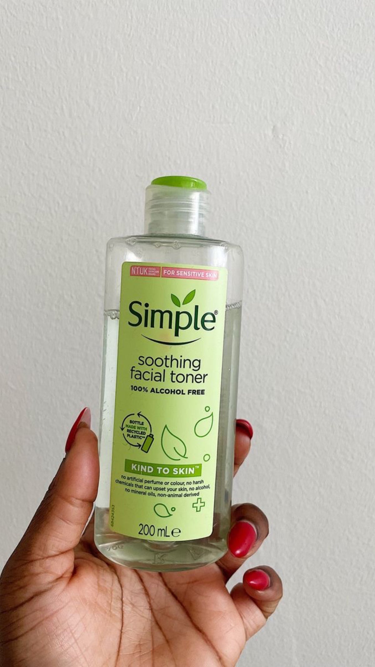 SIMPLE soothing facial toner
